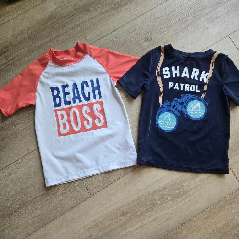 Kids Set of 2 EUC Short Sleeve Rashgaurds Beach Boss & Shark Patrol Size 6